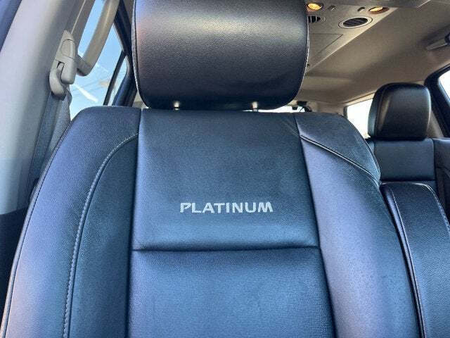 2015 Nissan Armada 18