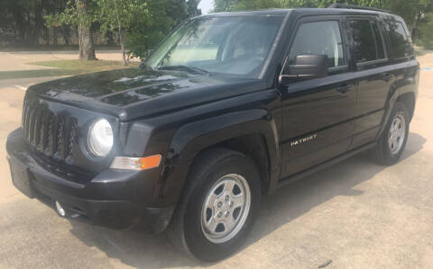 2014 Jeep Patriot for sale at Safe Trip Auto Sales in Dallas TX