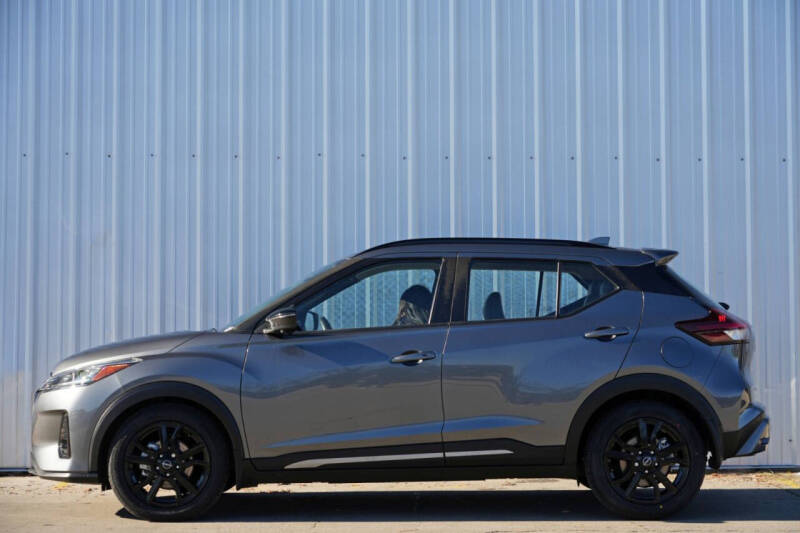 2023 Nissan Kicks SR