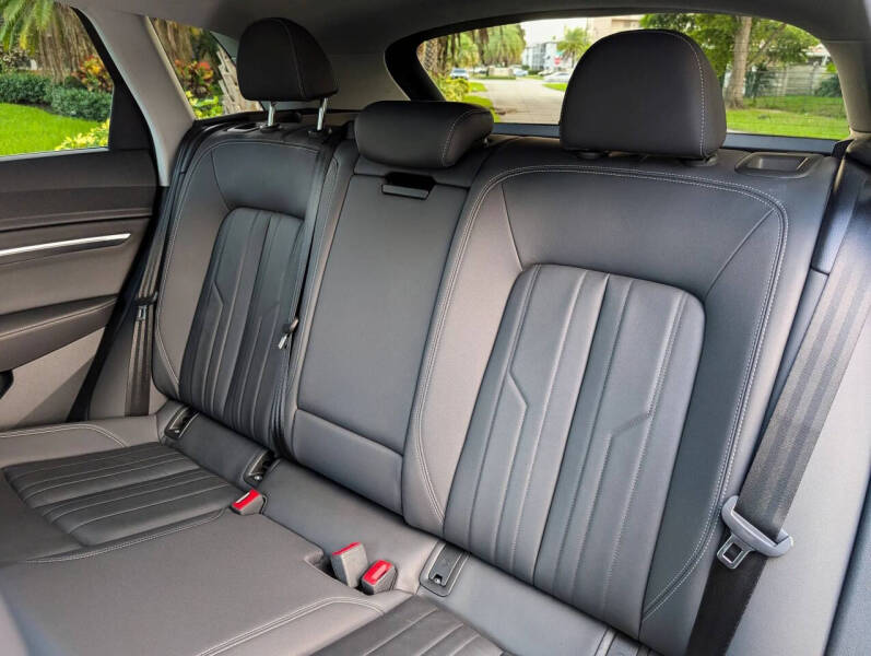 2021 Audi e-tron quattro Premium