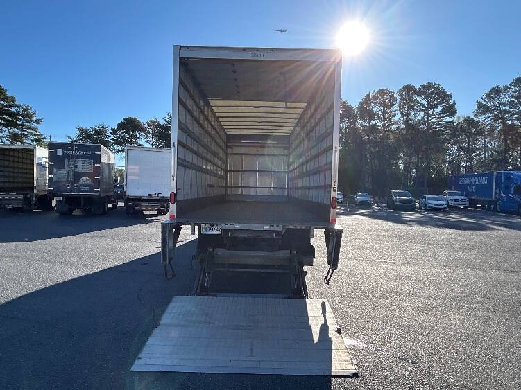 2019 Freightliner M2 106