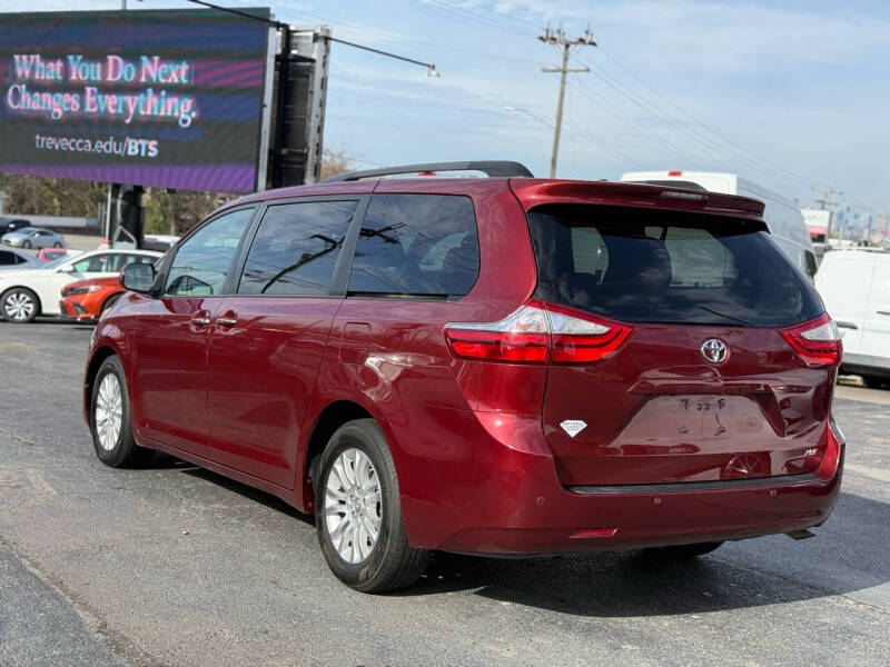 2015 Toyota Sienna XLE Premium 8-Passenger
