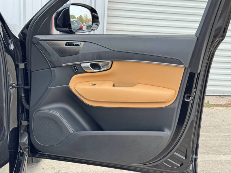 2024 Volvo XC90 Recharge T8 Ultimate Bright Theme 7P