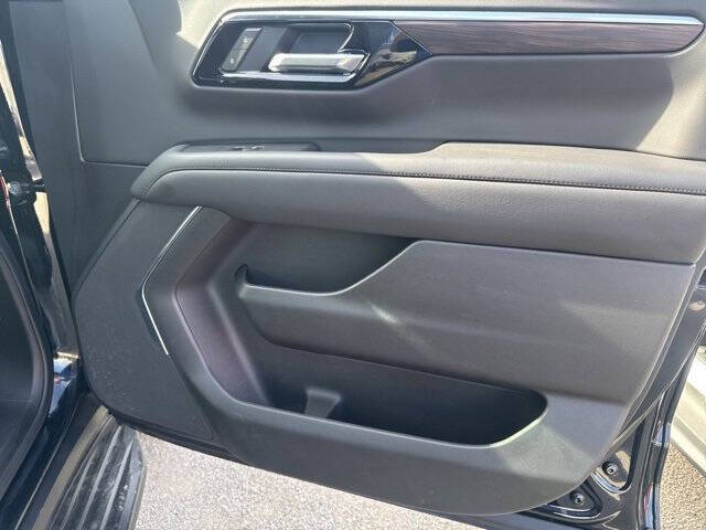 2025 Chevrolet Suburban LS