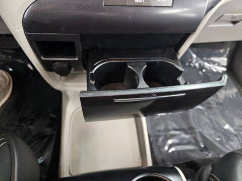 2012 Toyota Sienna SE 8-Passenger