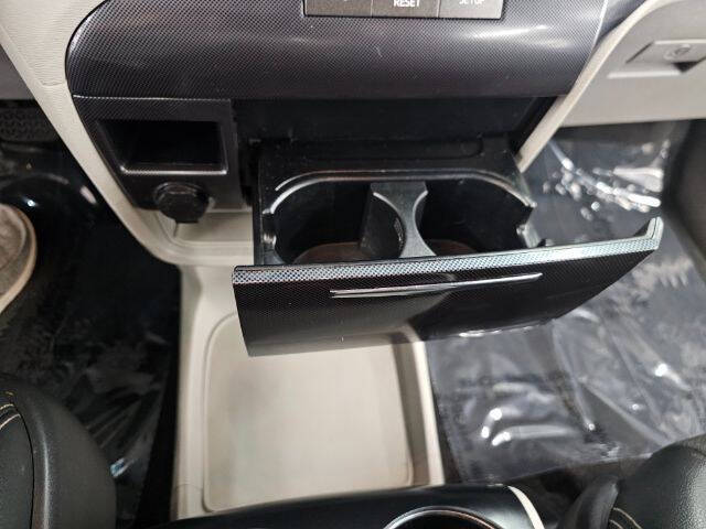 2012 Toyota Sienna SE 8-Passenger