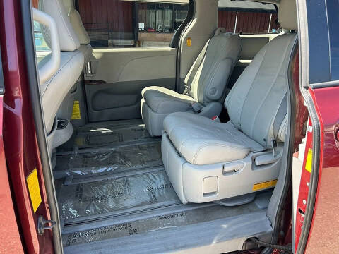 2014 Toyota Sienna XLE 7-Passenger