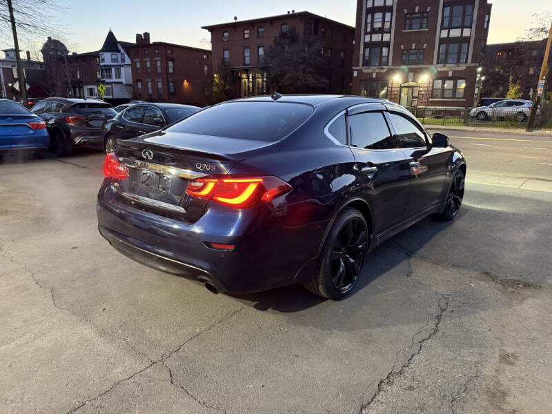 2015 Infiniti Q70 3.7