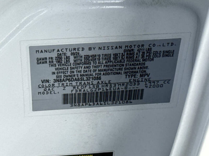 2025 Nissan Kicks SR