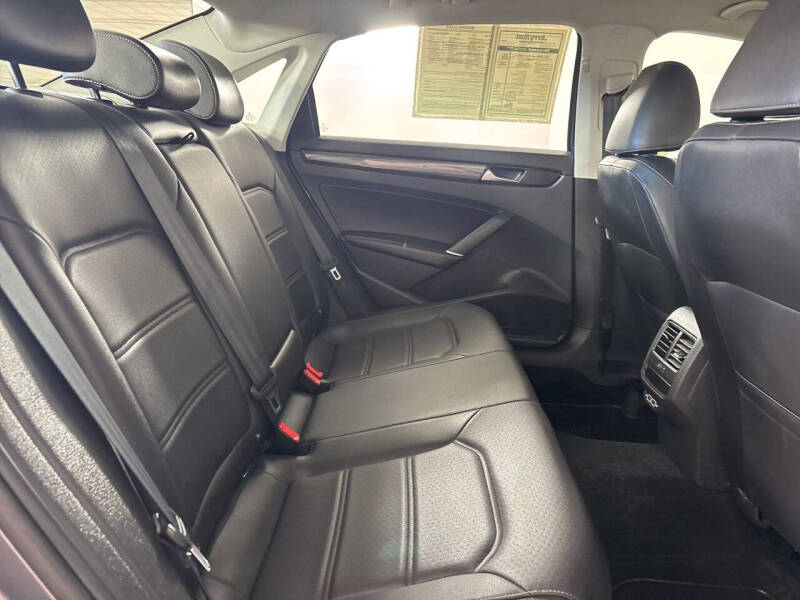 2020 Volkswagen Passat R-Line