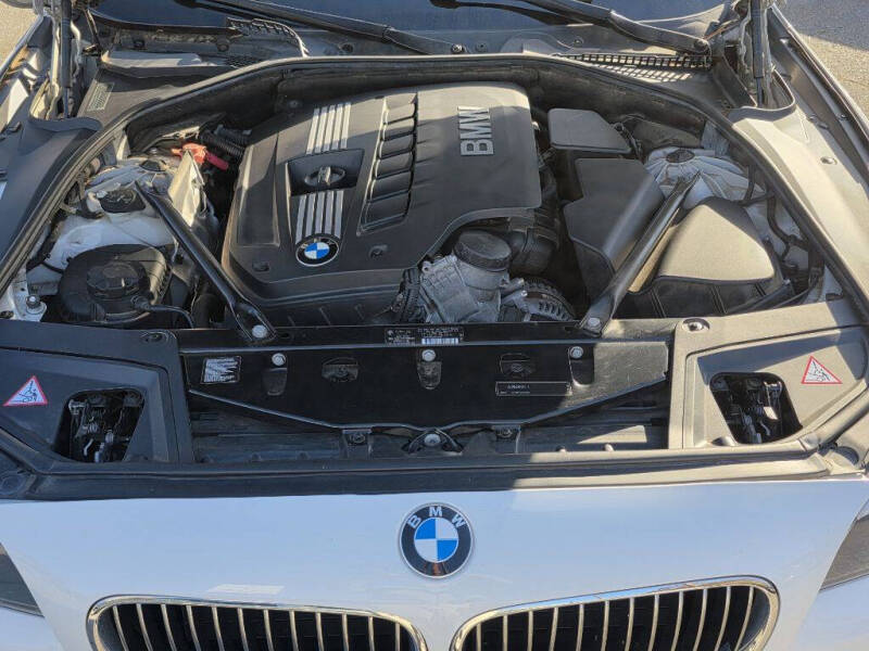 2011 BMW 5 Series 528i