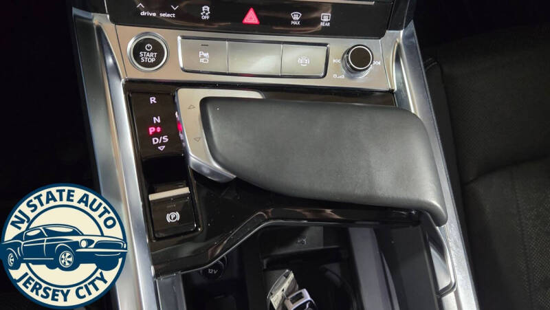 2021 Audi e-tron quattro Premium Plus