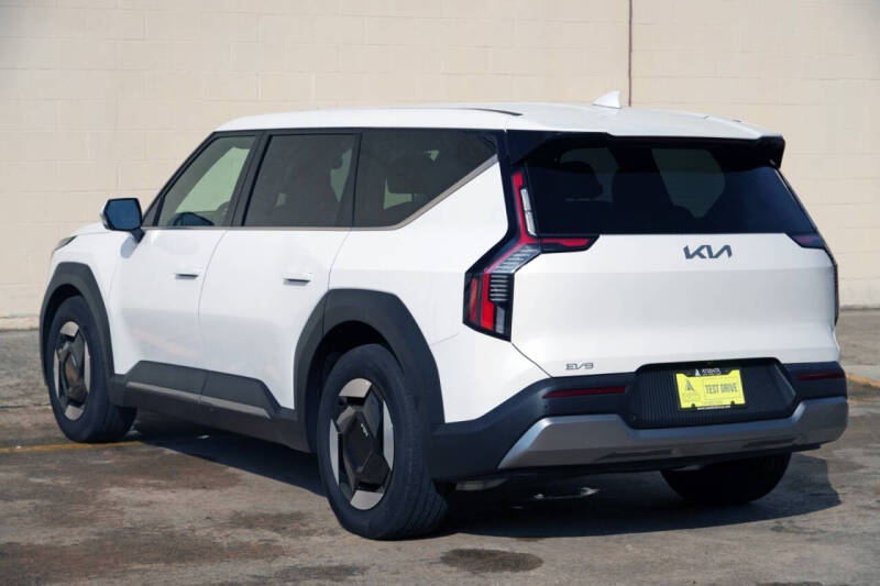 2026 Kia EV9 Light Long Range