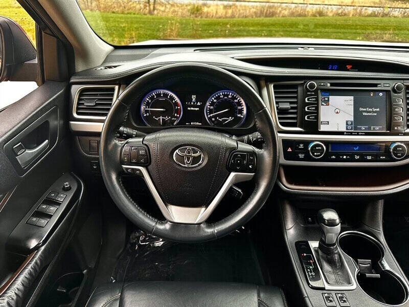 2016 Toyota Highlander XLE photo 15