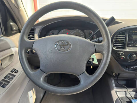 2004 Toyota Sequoia SR5
