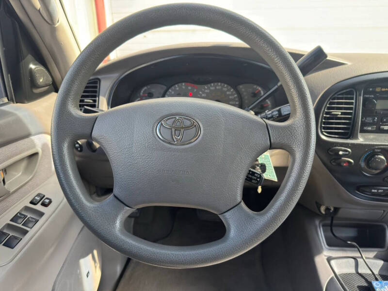 2004 Toyota Sequoia SR5