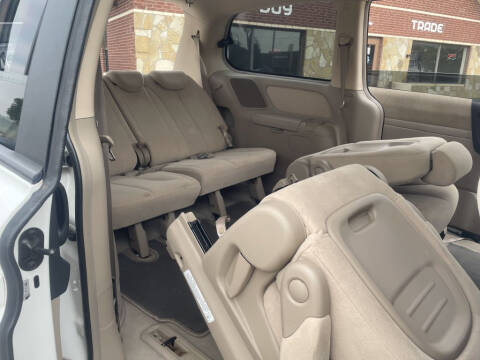 2007 Hyundai Entourage GLS