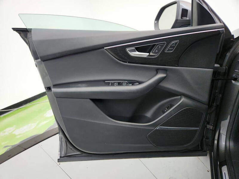 2019 Audi Q8 quattro Premium Plus 55 TFSI