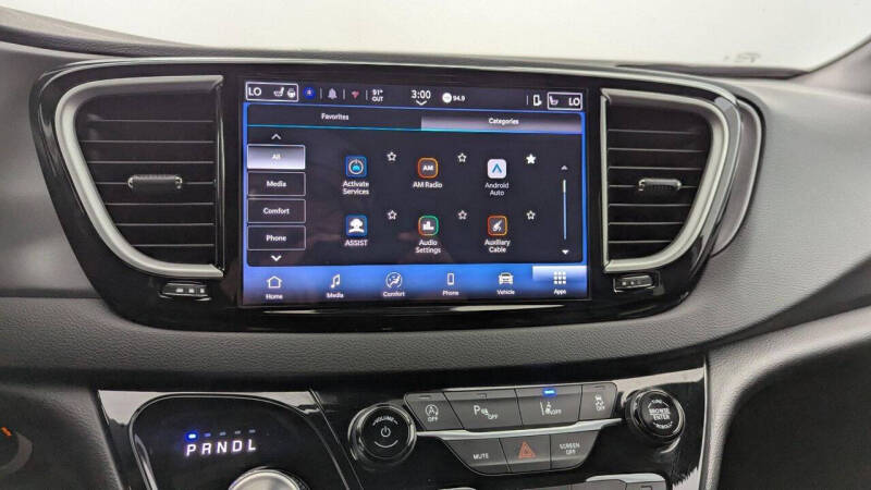 2025 Chrysler Pacifica Select