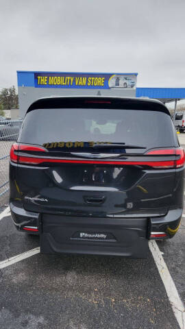 2022 Chrysler Pacifica Touring L
