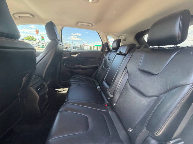 2020 Ford Edge Titanium
