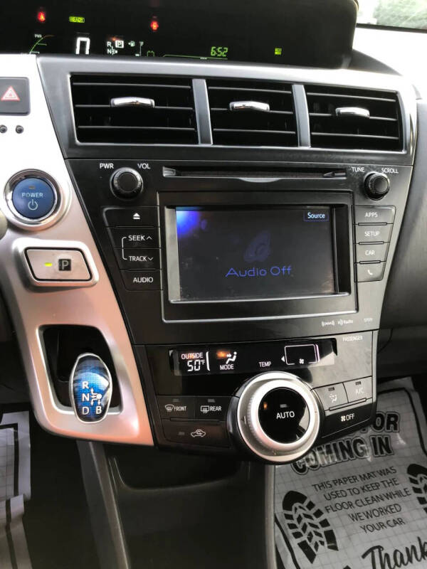 2013 Toyota Prius v Three