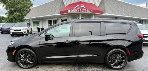 2024 Chrysler Pacifica Touring L Photo
