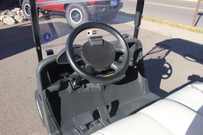 2020 E-Z-GO RXV ELiTE