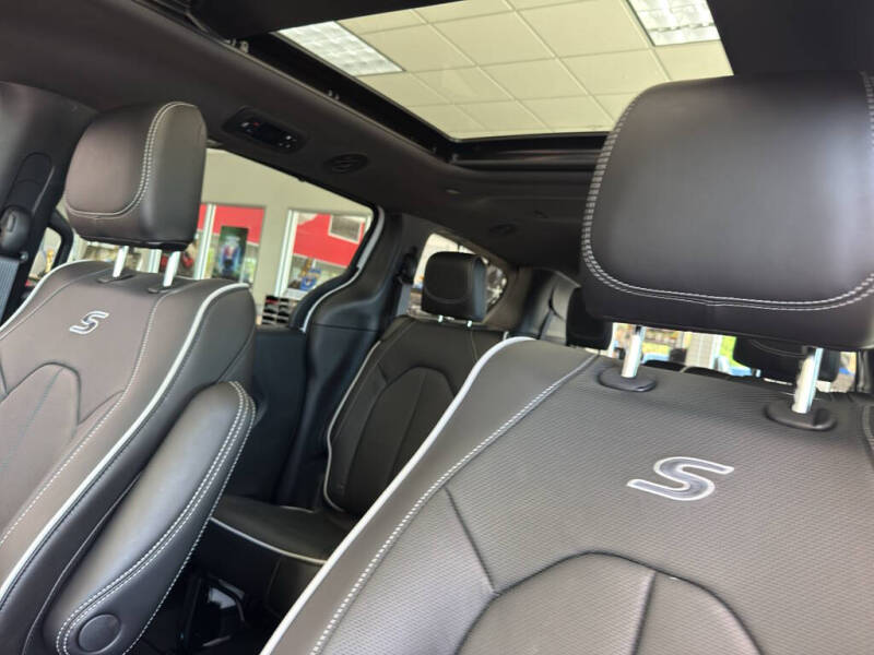 2027 Chrysler Pacifica Limited
