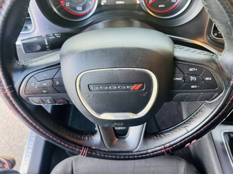 2017 Dodge Charger SE