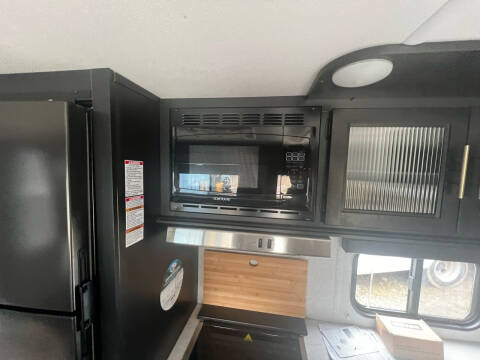 2022 CHEROKEE FOREST RIVER