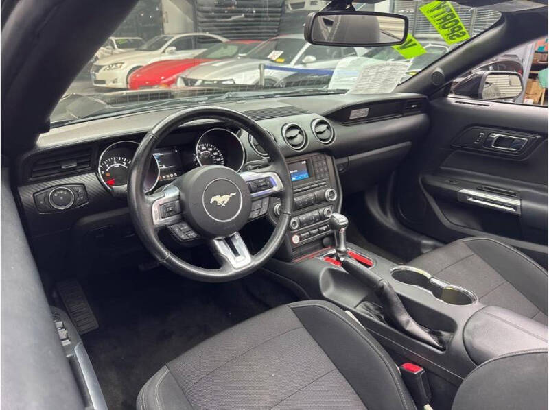 2016 Ford Mustang V6