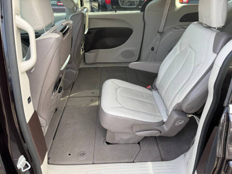 2017 Chrysler Pacifica Touring-L Plus