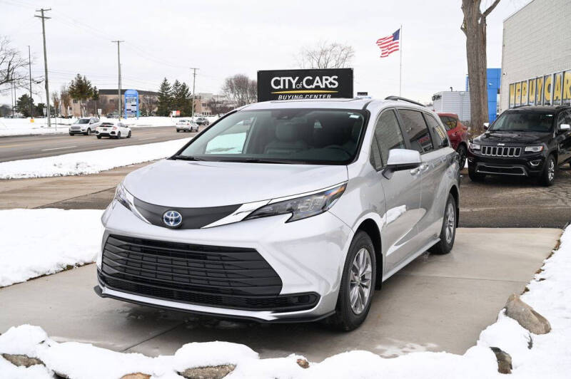 2025 Toyota Sienna XLE 8-Passenger