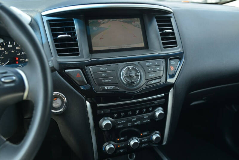 2016 Nissan Pathfinder SV