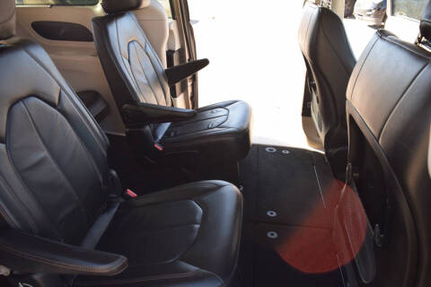 2017 Chrysler Pacifica Touring-L