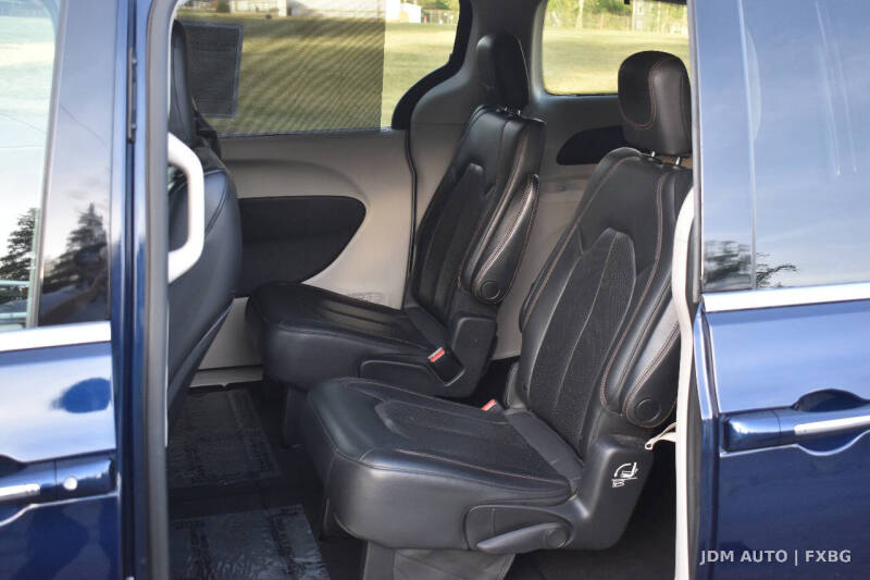 2020 Chrysler Pacifica Touring L