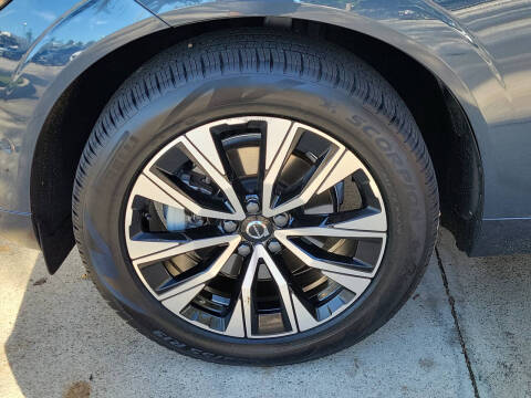 2023 Volvo XC60 B5 Plus Bright Theme