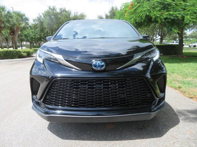 2024 Toyota Sienna XSE 7-Passenger