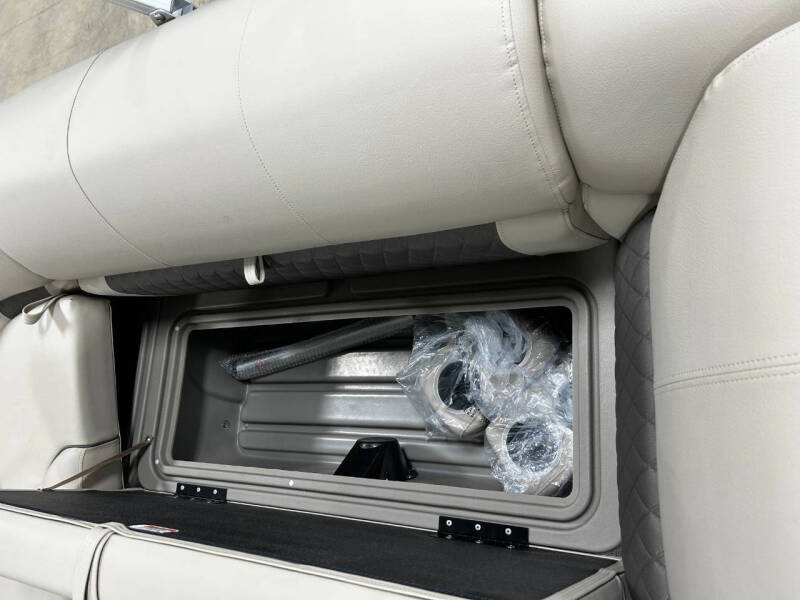 2025 Sun Tracker PARTY BARGE 20 FT