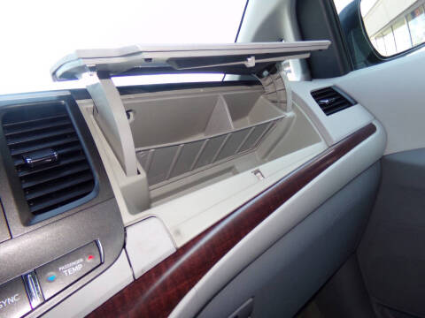 2011 Toyota Sienna XLE 7-Passenger Auto Access Seat