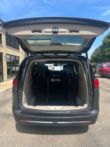 2017 Chrysler Pacifica Touring-L Plus