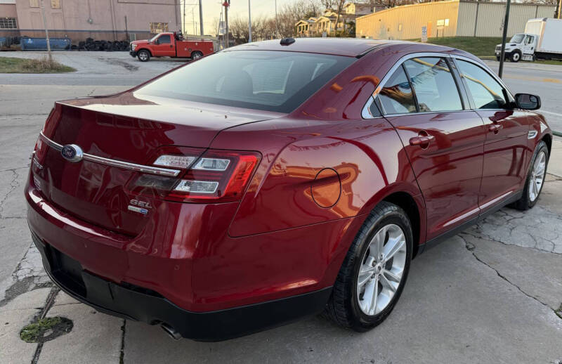 2018 Ford Taurus SEL