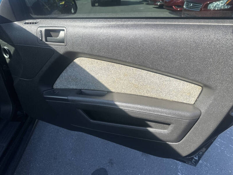 2010 Ford Mustang V6