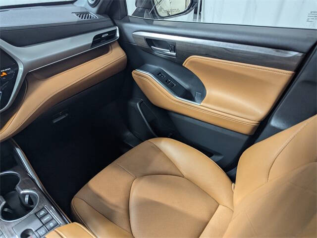 2023 Toyota Highlander Platinum