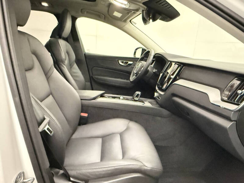 2025 Volvo XC60 B5 Plus Dark Theme