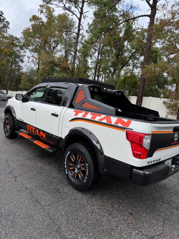 2021 Nissan Titan null photo 21