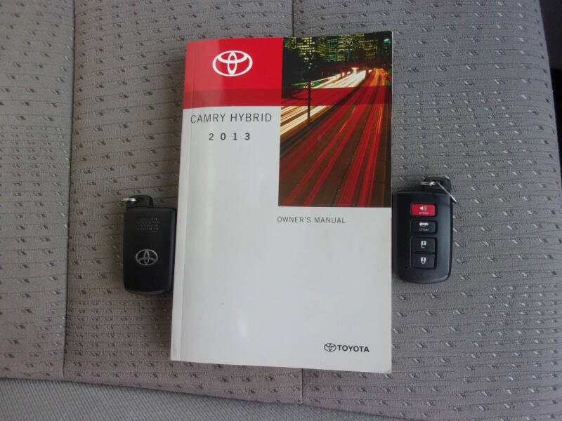 Image 5 of 2013 Toyota Camry Hybrid LE