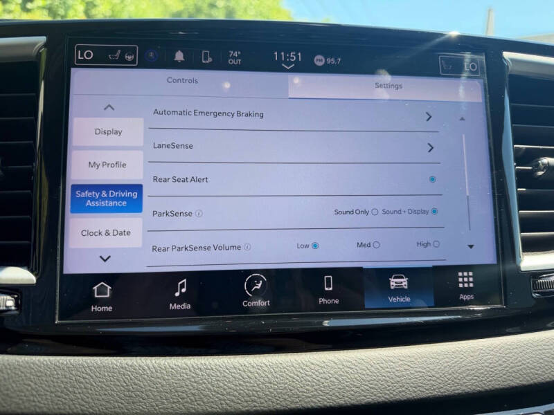 2024 Chrysler Pacifica Touring L