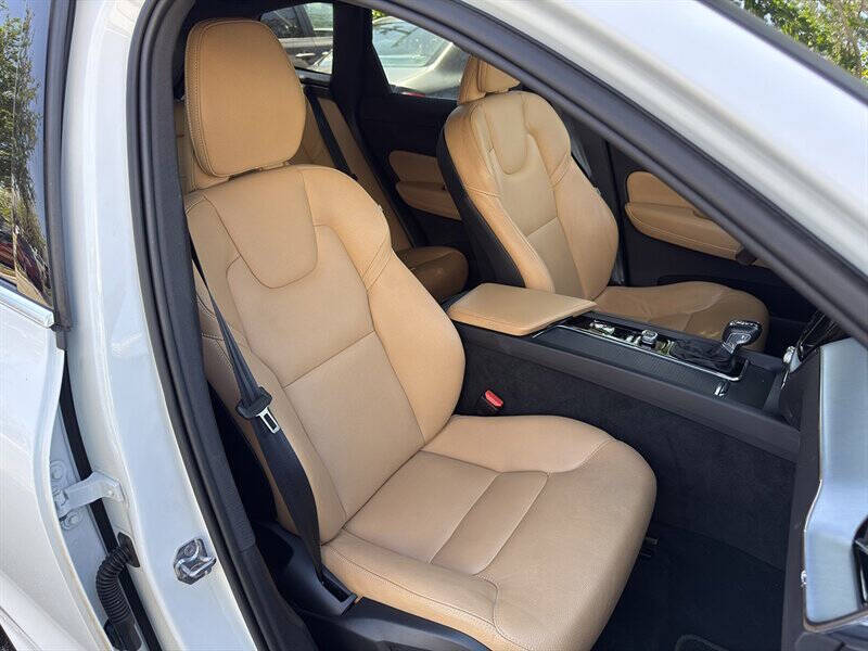 2020 Volvo XC60 20